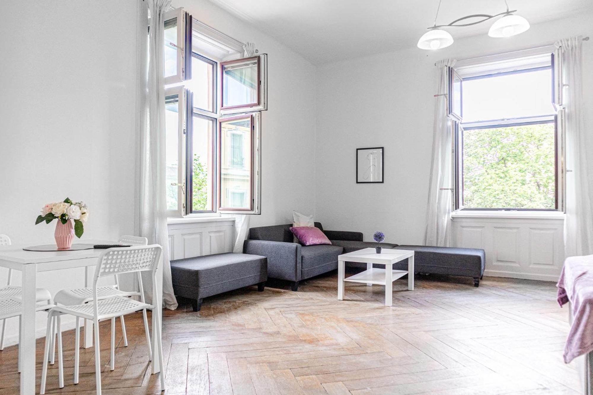 Apartment Two Charming Near Volksoper And Akh