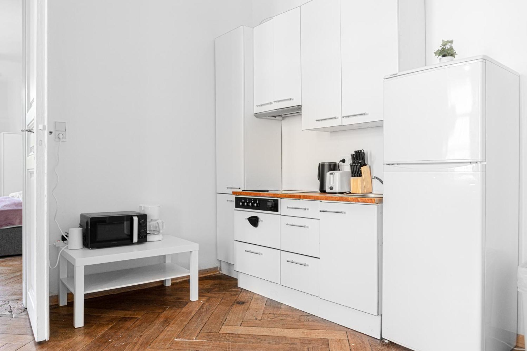Two Charming Near Volksoper And Akh Apartment *
