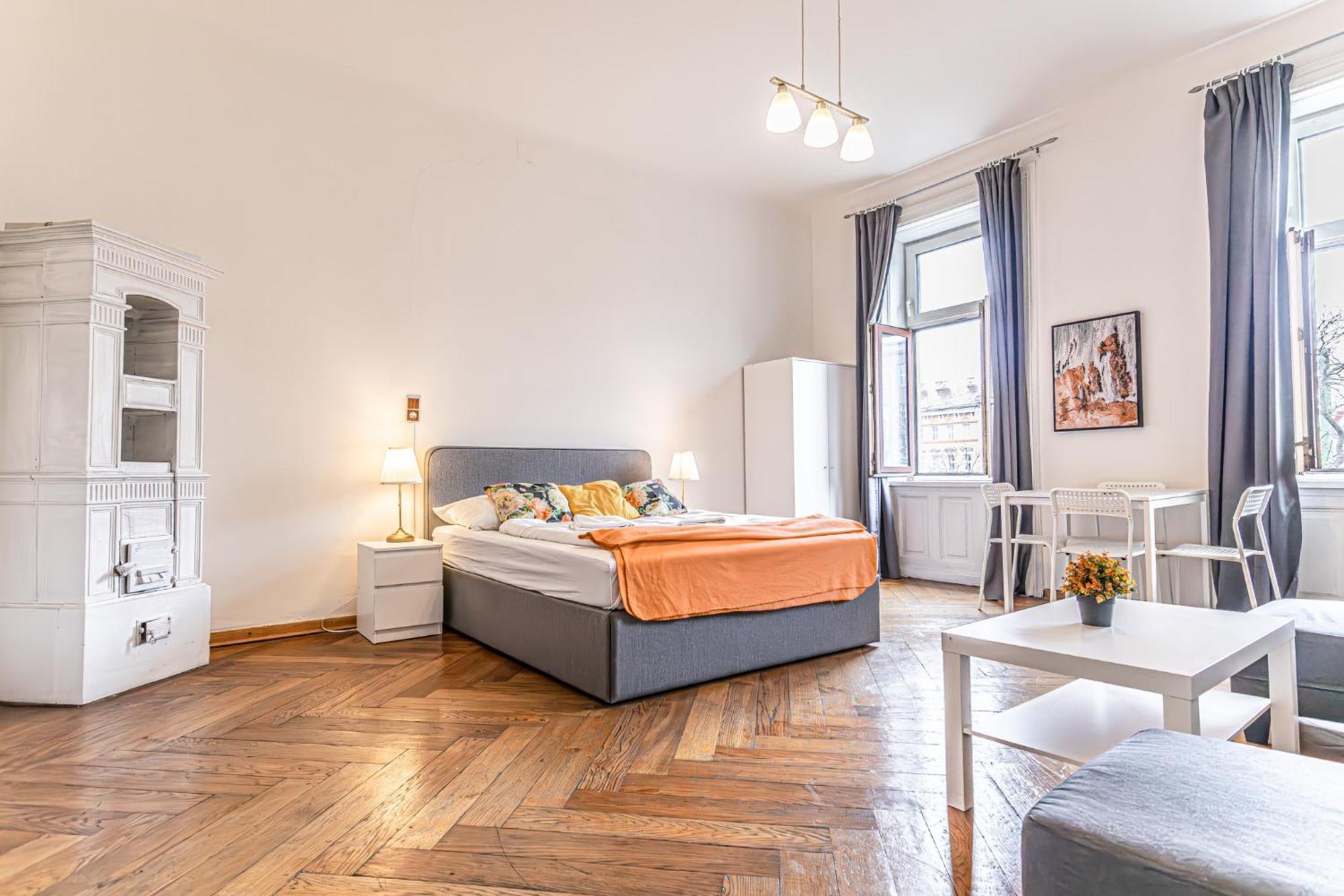 Two Charming Near Volksoper And Akh Apartment