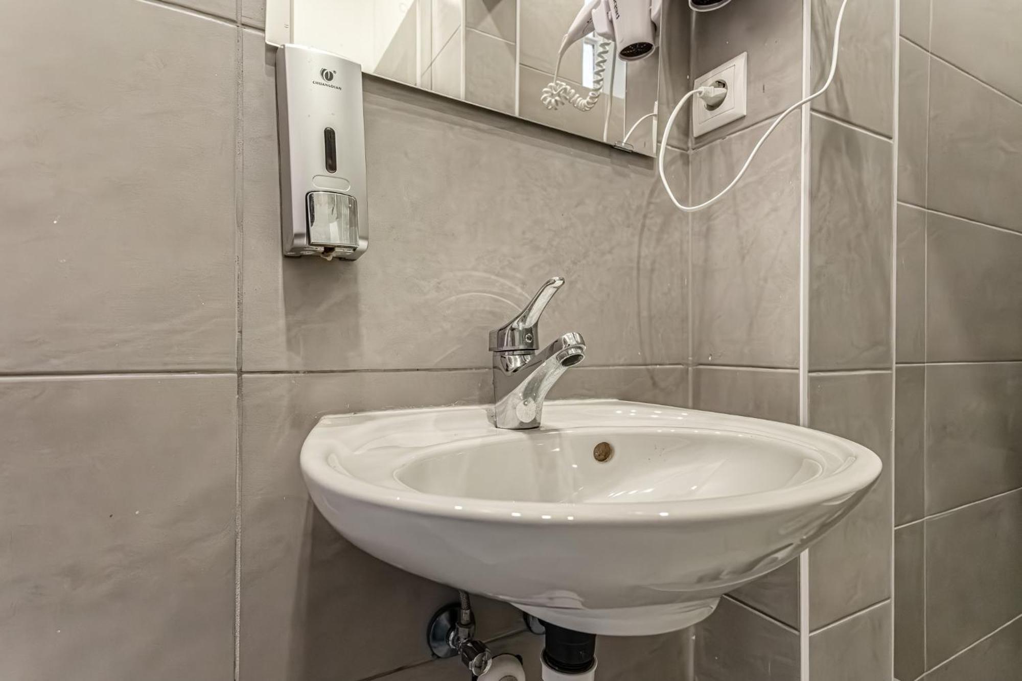 Two Charming Near Volksoper And Akh Apartment Wien
